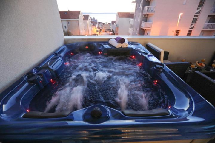 Luxury Apartman Sky With Sea View And Whirlpool Makarska Esterno foto